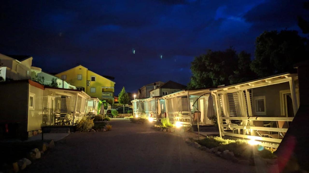 Fjaka Camp Pakostane Ngoại thất bức ảnh